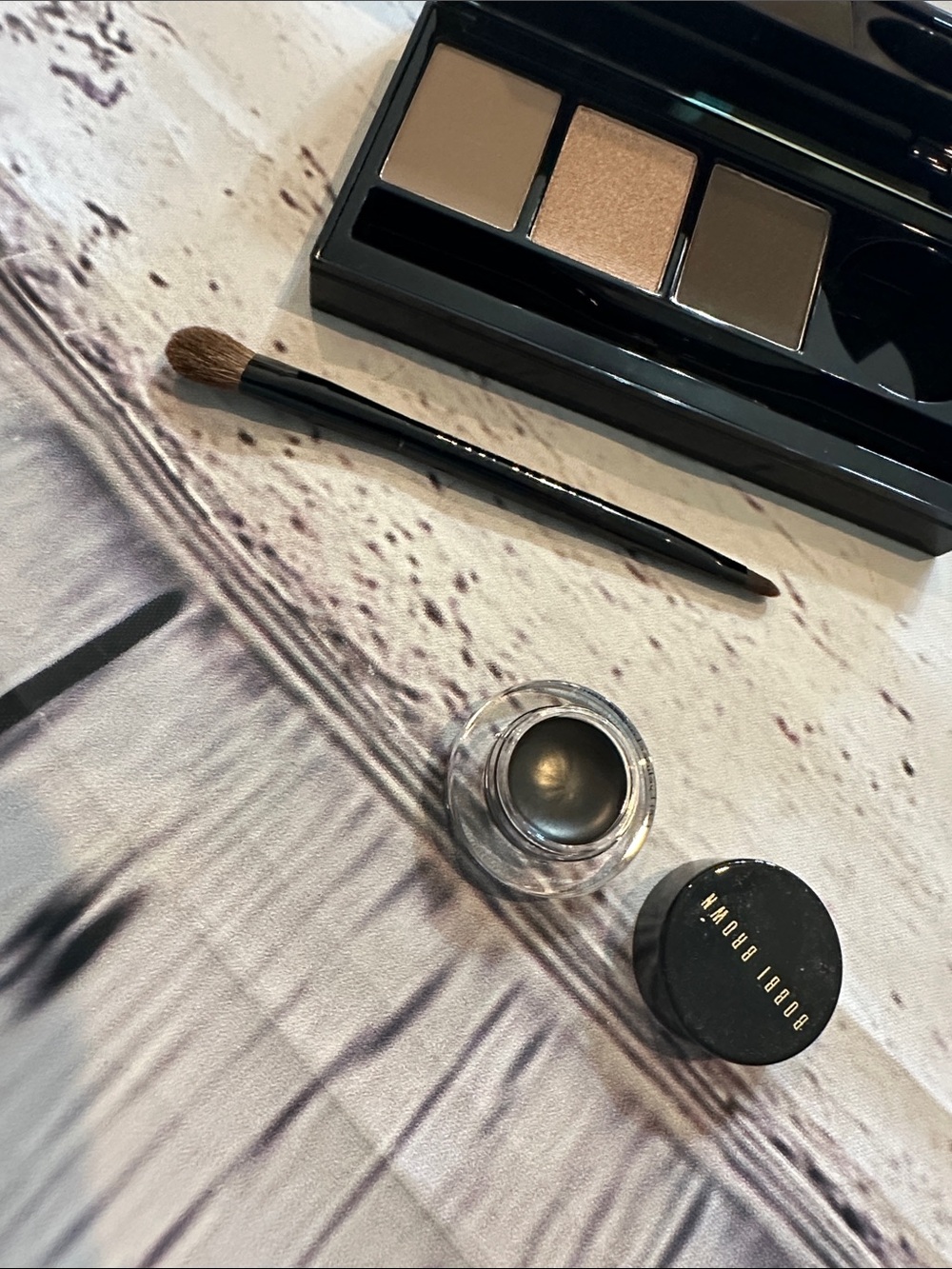 Bobbi Brown Eyeshadow Trio Palette in Taupe, Shimmer Gold, Deep Brown - Picture 2 of 4